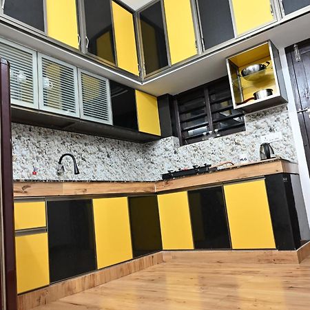 Apartamento Elamkulam Penthouse - 3Bhk Ac With Kitchen - Kochi Chottanikara Exterior foto
