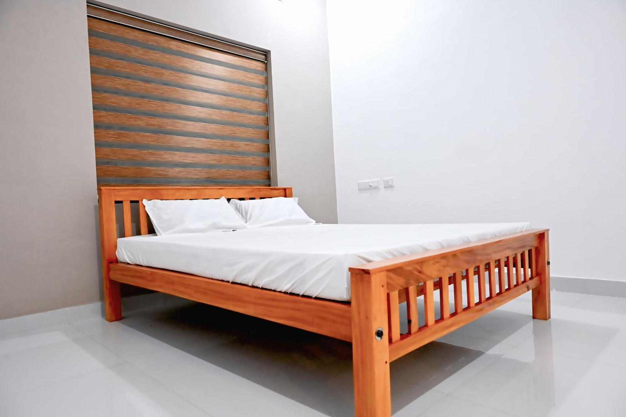 Apartamento Elamkulam Penthouse - 3Bhk Ac With Kitchen - Kochi Chottanikara Exterior foto