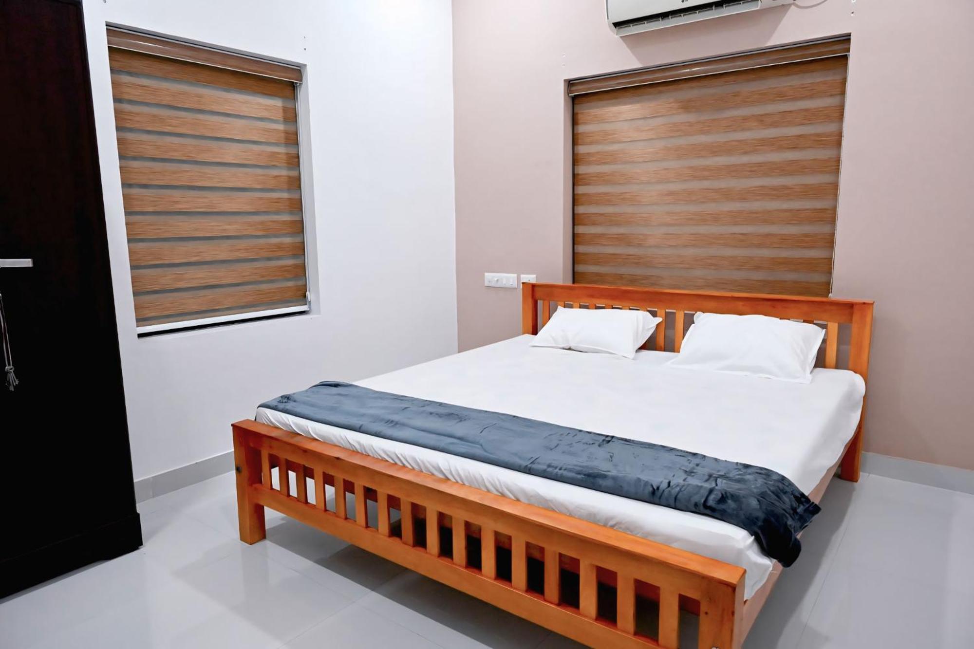 Apartamento Elamkulam Penthouse - 3Bhk Ac With Kitchen - Kochi Chottanikara Exterior foto
