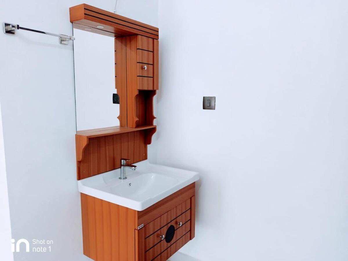 Apartamento Elamkulam Penthouse - 3Bhk Ac With Kitchen - Kochi Chottanikara Exterior foto