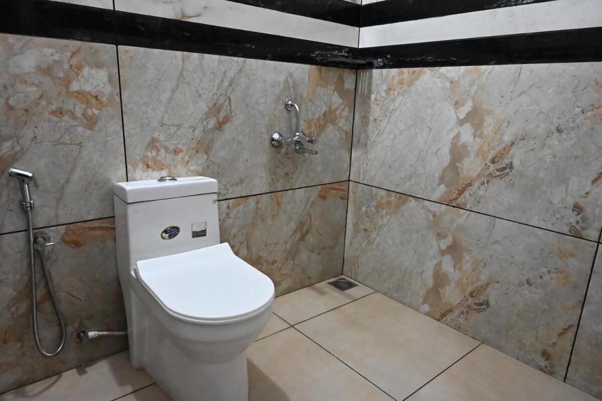 Apartamento Elamkulam Penthouse - 3Bhk Ac With Kitchen - Kochi Chottanikara Exterior foto
