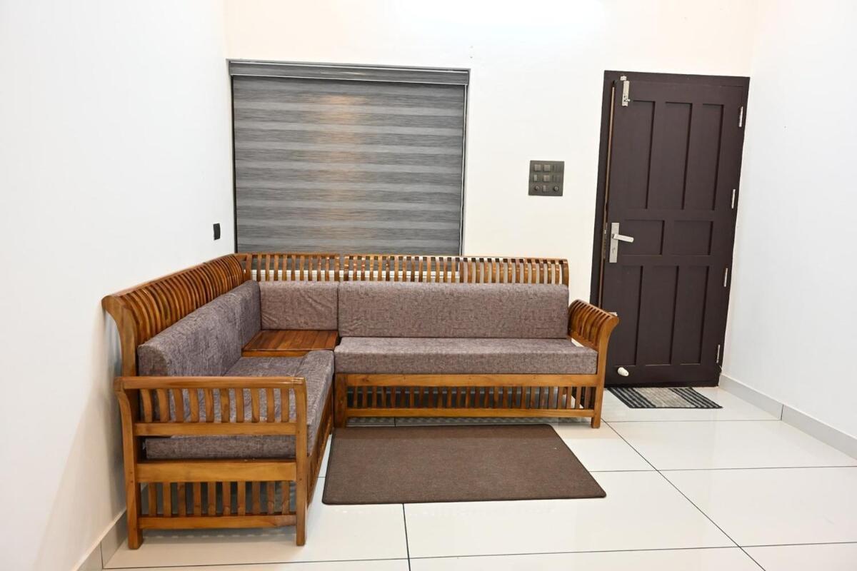 Apartamento Elamkulam Penthouse - 3Bhk Ac With Kitchen - Kochi Chottanikara Exterior foto
