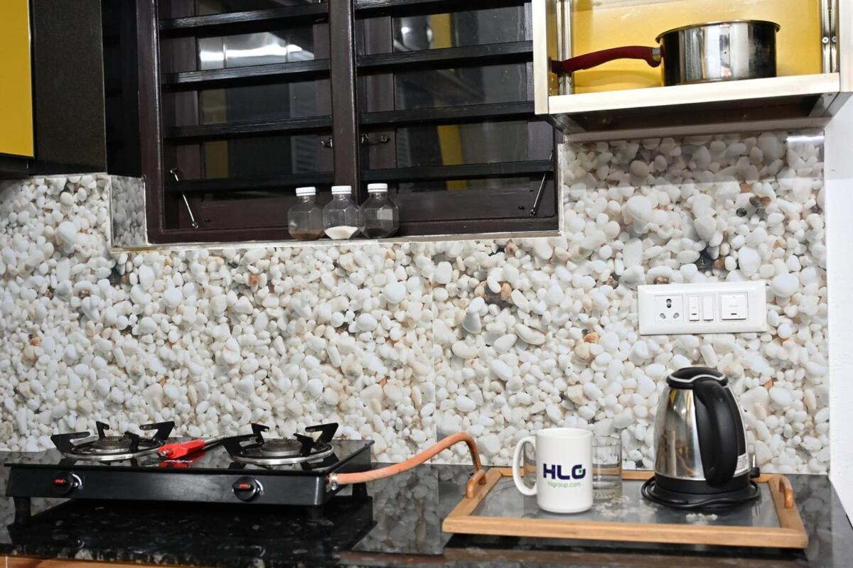 Apartamento Elamkulam Penthouse - 3Bhk Ac With Kitchen - Kochi Chottanikara Exterior foto